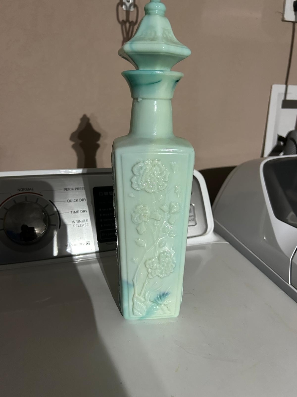 vintage 1972 Jim Beam "Royal Jade" liquor decanter With Stopper